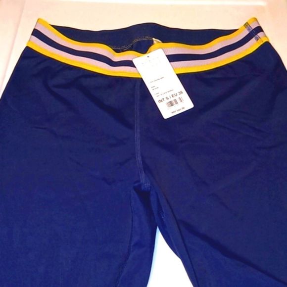 USAPRO NAVY CAPRI LEGGINGS WITH BOTTOM LAZER CUT DESIGN - Picture 4 of 5